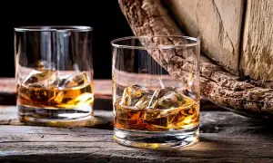 Czy whisky tuczy? Odkryj prawdę o wpływie alkoholu na wagę