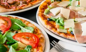 Ile kcal ma duża pizza? Zaskakujące różnice w kaloryczności!