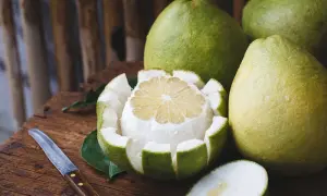Ile kalorii ma pomelo? Zaskakujące fakty o jego kaloryczności