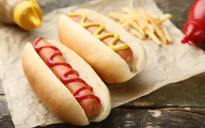 Ile kalorii ma hot dog z IKEA? Zaskakujące wartości kaloryczne!