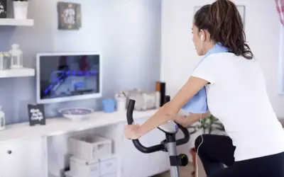 Czy rower stacjonarny odchudza? Sprawdź skuteczne metody na wagę