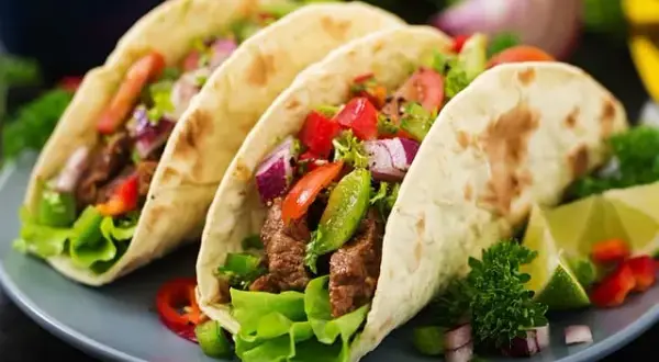 Ile kalorii ma tortilla z warzywami? Sprawdź, co wpływa na kaloryczność