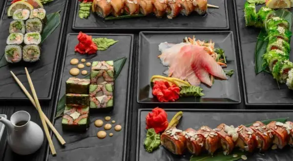 Ile kcal ma sushi? Zaskakujące różnice w kaloryczności!