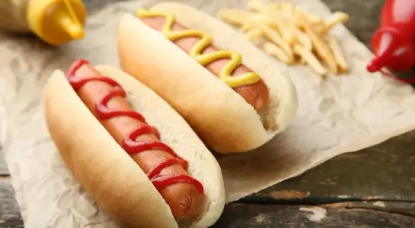 Ile kalorii ma hot dog z IKEA? Zaskakujące wartości kaloryczne!