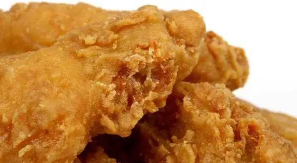 Kaloryczność smażonej piersi z kurczaka - ile kcal w porcji?