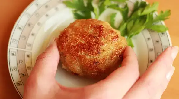 Ile kalorii ma kotlet mielony z indyka? Zaskakujące wartości odżywcze