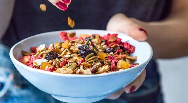 Przepis na Domowe Musli: Zdrowe Śniadanie w 5 Minut