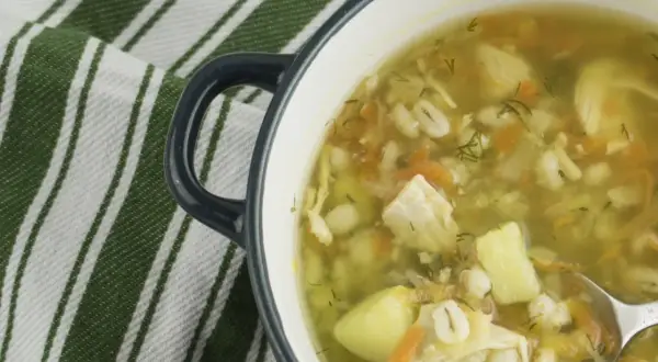 Zupa krupnik fit: przepis na zdrową i smaczną dietę bez wyrzeczeń