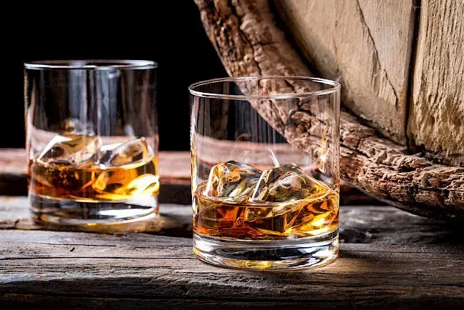 Czy whisky tuczy? Odkryj prawdę o wpływie alkoholu na wagę