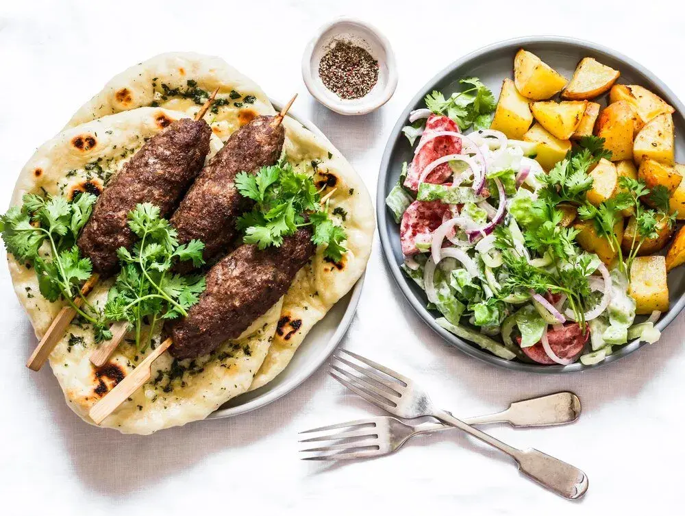 Ile kalorii ma kebab z frytkami? Zaskakujące wartości kaloryczne