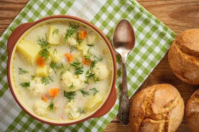 Zdjęcie Ile kalorii ma zupa kalafiorowa? Poznaj prawdę o swoim posiłku