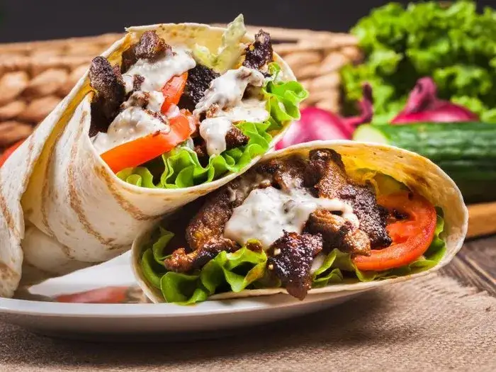 Zdjęcie Czy kebab tuczy? Odkryj kaloryczność i wpływ na wagę