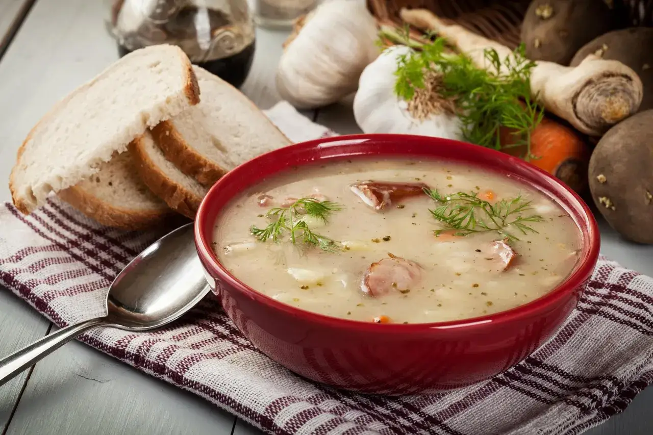 Zdjęcie Żurek ile kcal? Poznaj wartość energetyczną polskiej zupy