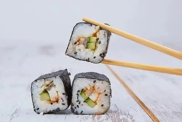 Zdjęcie Ile kcal ma sushi? Zaskakujące różnice w kaloryczności!