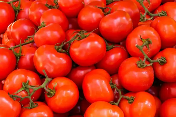 Ile kcal ma pomidorowa? Zaskakująca prawda o zupie pomidorowej