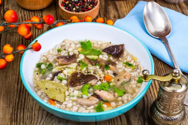 Ile kcal ma krupnik? Poznaj prawdziwą wartość kaloryczną zupy