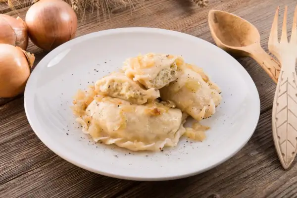 Ile kcal mają pierogi? Kaloryczność różnych rodzajów - poznaj fakty